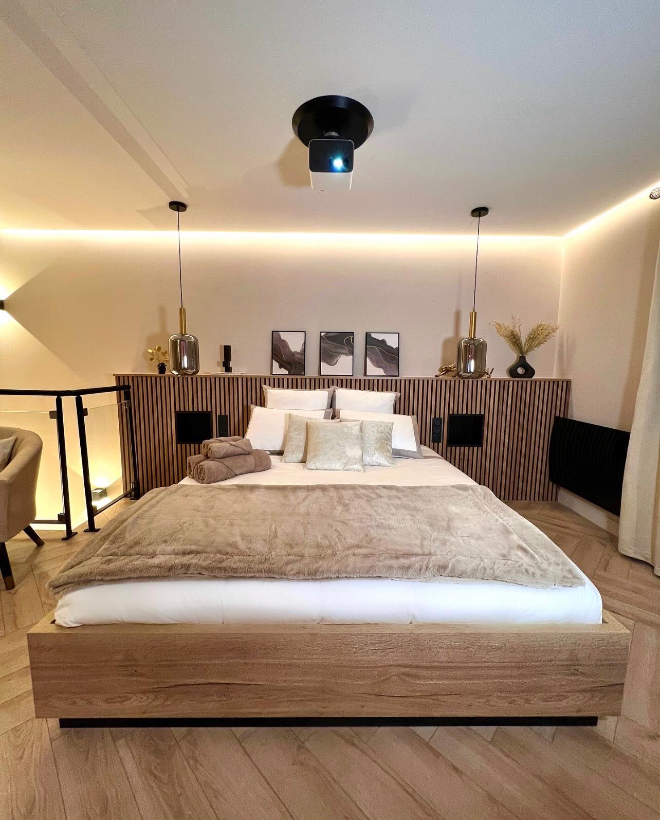 Chambre en mezzanine avec lit King size — Maison Nina N°1