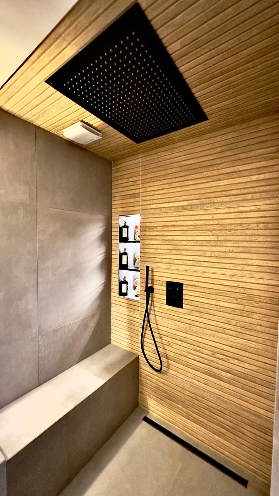 Douche pluie XXL avec ciel d'eau encastré — Maison Nina N°1